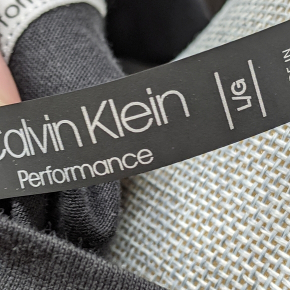 NWT Calvin Klein tshirt - Picture 4 of 4